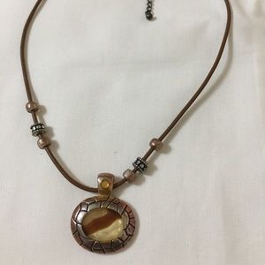 KENNETH COLE CHOKER WITH OVAL PENDANT